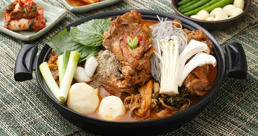Gamjatang || Pork Back bone Stew, 脊骨土豆汤, 馬鈴薯排骨湯, カムジャタン, 감자탕 Gamjatang || Pork Back bone Stew, 脊骨土豆汤, 馬鈴薯排骨湯, カムジャタン, 감자탕 :: k food.market