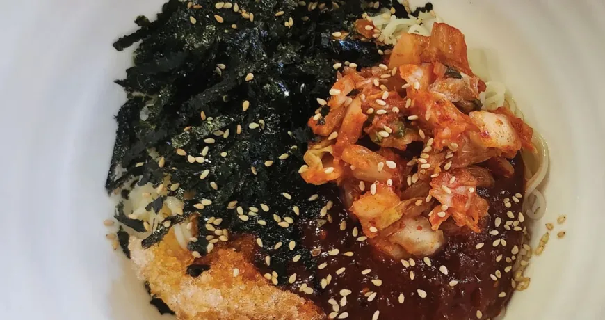 Bibim guksu || Spicy Noodles, Spicy mixed noodles, 拌面, 拌麵, 混ぜ素麺, 비빔국수