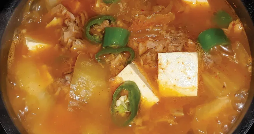 Chamchikimchijjigae(Chamchi kimchi jjigae) || Tuna and Kimchi Stew, Kimchi Stew with Tuna, 金枪鱼辛奇汤, 金槍魚辛奇湯, ツナキムチチゲ, 참치김치찌개 Chamchi kimchi jjigae || Kimchi Stew with Tuna, 참치김치찌개
