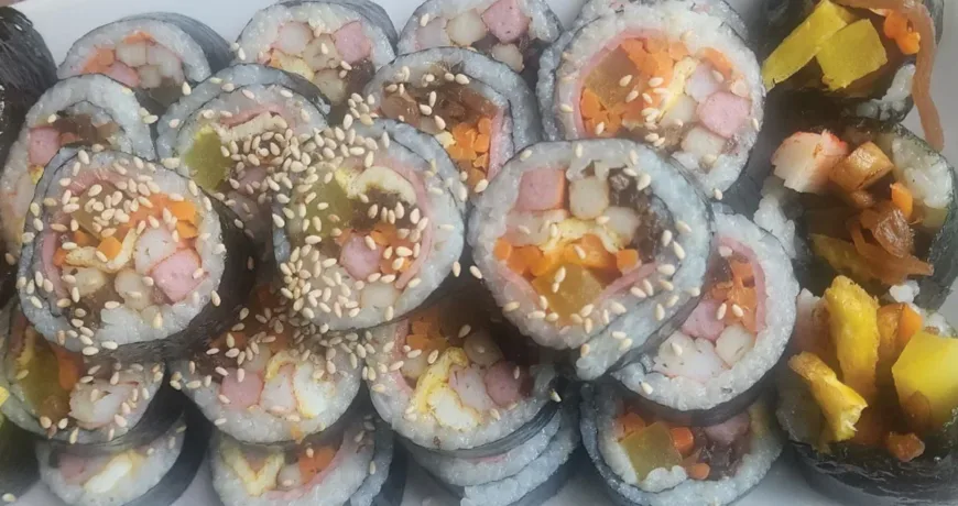 Gimbap || Seaweed rice rolls, 紫菜卷饭, 海苔飯捲, キンパプ 김밥 Gimbap || Seaweed rice rolls, 紫菜卷饭, 海苔飯捲, キンパプ 김밥