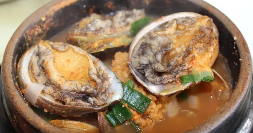 Jeonbokttukbaegi || Abalone Hot Pot, 鲍鱼砂锅, 鮑魚砂鍋, アワビ土鍋, 전복뚝배기 Jeonbokttukbaegi || Abalone Hot Pot, 鲍鱼砂锅, 鮑魚砂鍋, アワビ土鍋, 전복뚝배기