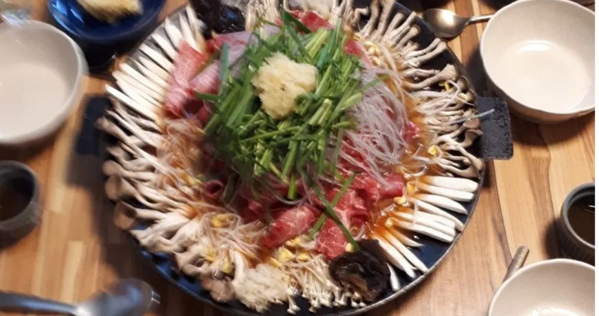 Sogogibeoseotjeongol || Beef and Mushroom Hot Pot, 牛肉蘑菇火锅, 牛肉蘑菇火鍋, 牛肉ときのこの寄せ鍋, 소고기버섯전골 Sogogibeoseotjeongol || Beef and Mushroom Hot Pot, 牛肉蘑菇火锅, 牛肉蘑菇火鍋