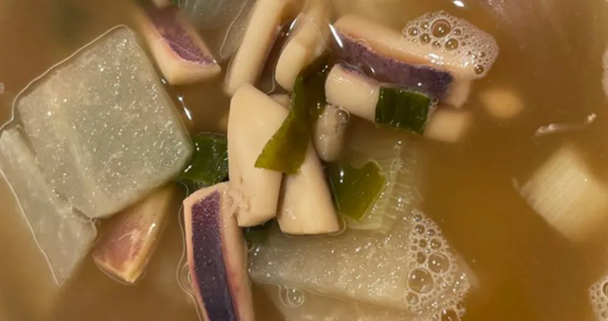 Ojingeotguk || Squid Soup, 鱿鱼汤, 魷魚湯, イカスープ, 오징엇국 Ojingeotguk || Squid Soup, 鱿鱼汤, 魷魚湯, イカスープ, 오징엇국