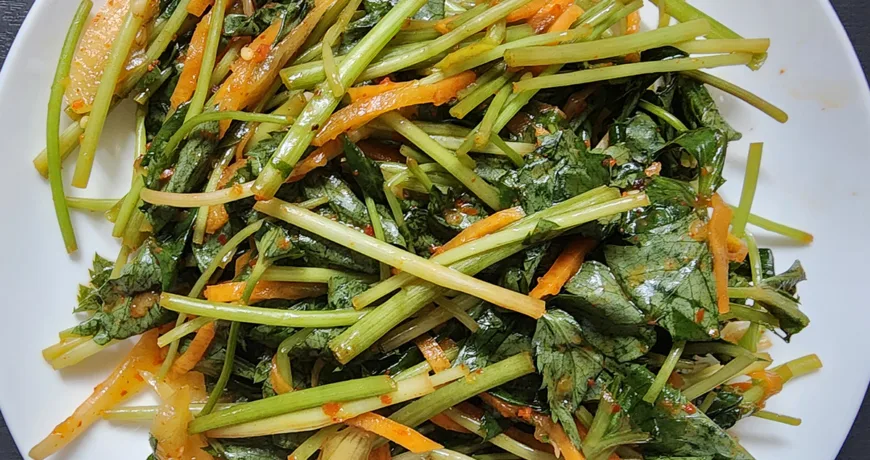 Chamnamul || Short fruit Pimpinella Salad, 凉拌茴芹,ヒカゲミツバゼリのナムル, 참나물 Chamnamul || Short fruit Pimpinella Salad, 凉拌茴芹,ヒカゲミツバゼリのナムル
