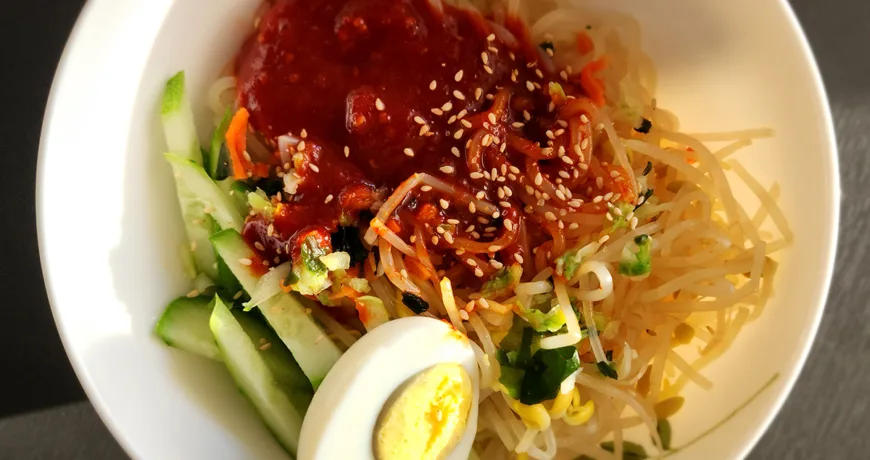 Jjolmyeon || Spicy Chewy Noodles, 쫄면