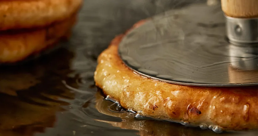 Hotteok || Syrup filled Pancake, 糖饼, 糖餅, ホットク, 호떡 Hotteok || Syrup filled Pancake, 糖饼, 糖餅, ホットク, 호떡