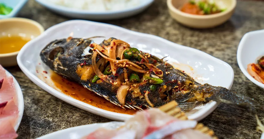 Ureokjorim || Braised Rockfish, 炖石斑鱼, 燉石斑魚, クロソイの煮付け, 우럭조림