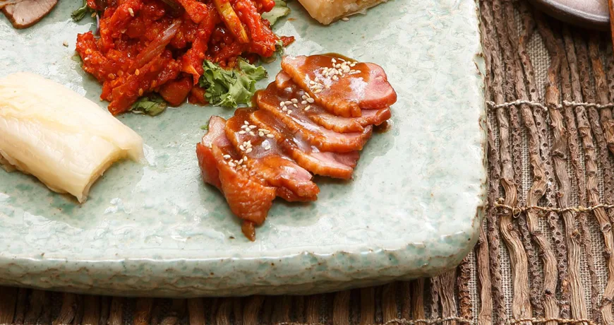 Hunjeoribossam || Kimchi Wraps with Pork and Smoked Duck, 菜包熏鸭肉, 菜包熏鴨肉, 鴨の燻製ポサム, 훈제오리보쌈 Hunjeoribossam || Kimchi Wraps with Pork and Smoked Duck, 菜包熏鸭肉