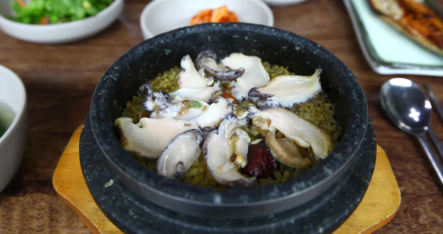 Jeonbokdolsotbap || Abalone Hot Stone Pot Rice, 鲍鱼石锅饭, 鮑魚石鍋飯, アワビの釜飯, 전복돌솥밥 Jeonbokdolsotbap || Abalone Hot Stone Pot Rice, 鲍鱼石锅饭, アワビの釜飯, 전복돌솥밥