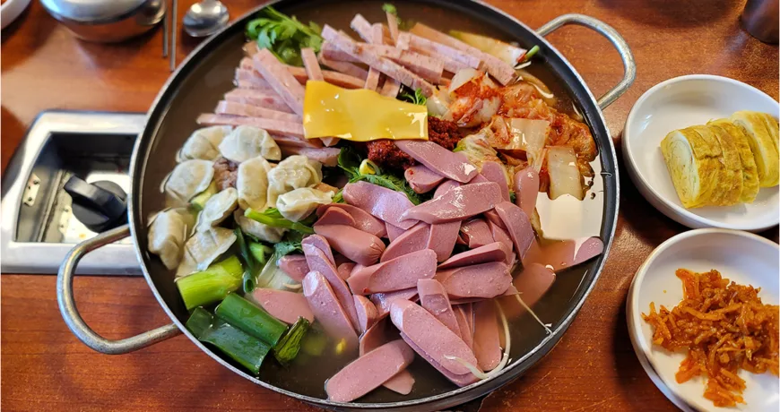 Budaejjigae || Sausage Stew, 火腿肠锅, 火腿腸鍋, プデチゲ, 부대찌개 Budaejjigae || Sausage Stew, 火腿肠锅, 火腿腸鍋, プデチゲ, 부대찌개