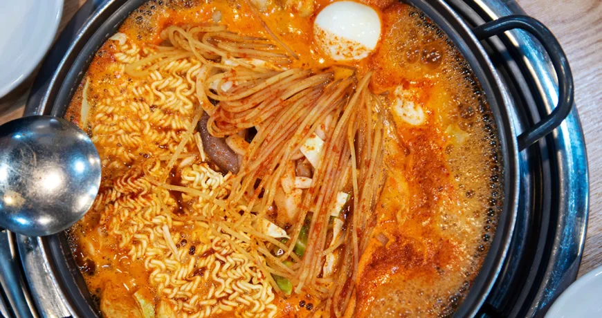 Jeukseoktteokbokki || Stir fried Rice Cake, 辣炒年糕锅, 辣炒年糕鍋, 即席トッポッキ :: k food.market