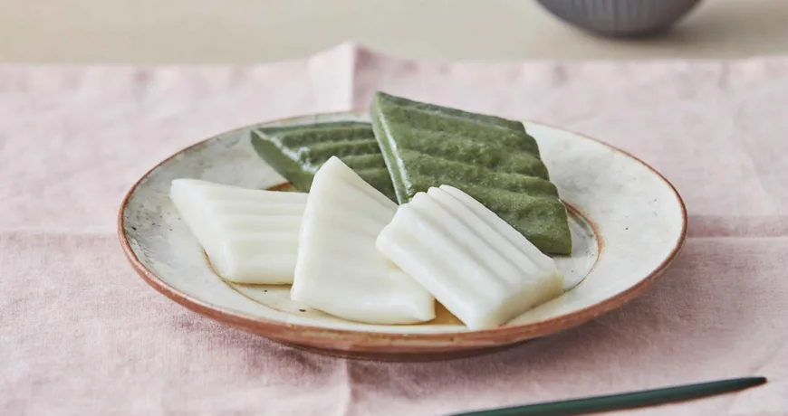Jeolpyeon || Patterned Rice Cake, 片糕, 型押し餅, 절편 Jeolpyeon || Patterned Rice Cake, 片糕, 片糕, 型押し餅, 절편 :: k food.market