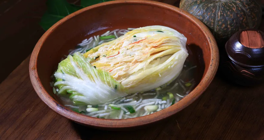 Baekkimchi || White Kimchi, 白辛奇, 白辛奇, 白キムチ, 백김치 :: k food.market