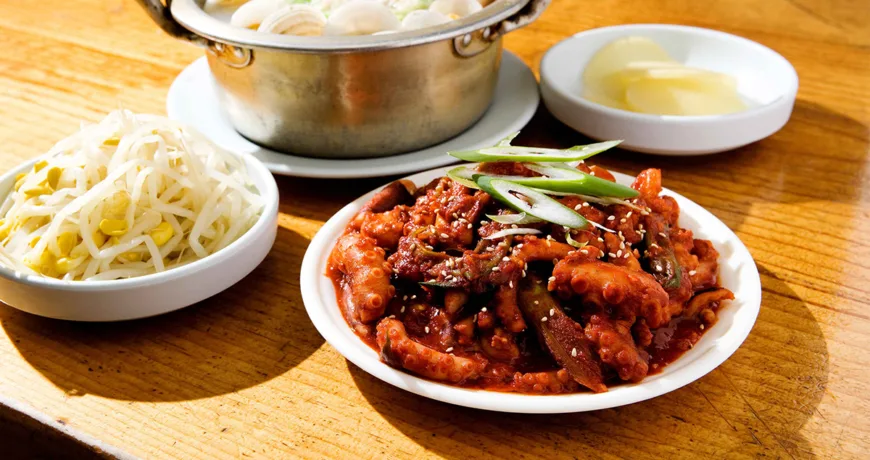Nakjibokkeum || Stir fried Octopus, 辣炒章鱼, 辣炒章魚, テナガダコ炒め, 낙지볶음 :: k food.market