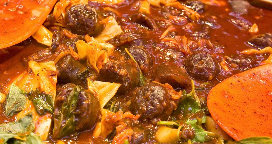 Sundaebokkeum || Stir fried Blood Sausage, 辣炒血肠, 辣炒血腸, スンデ炒め, 순대볶음 :: k food.market