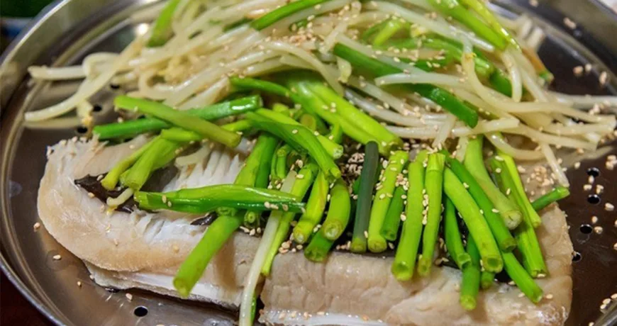 Hongeojjim || Steamed Skate, 蒸斑鳐, 蒸斑鰩, ガンギエイの蒸し物, 홍어찜 Hongeojjim || Steamed Skate, 蒸斑鳐, 蒸斑鰩, ガンギエイの蒸し物, 홍어찜 :: k food.market
