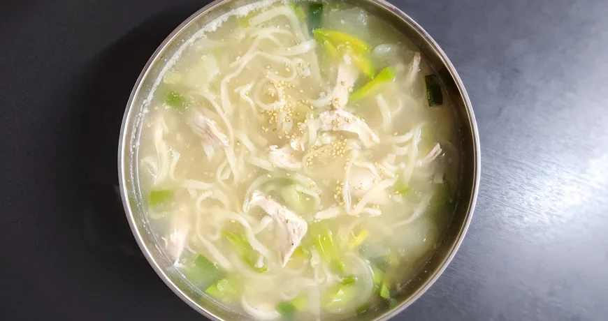 Dakkalguksu || Noodle Soup with Chicken, Kalguksu with Chicken and Vegetables, 鸡肉刀切面, 雞肉刀切面, 鶏肉カルグクス, 닭칼국수 Dakkalguksu || Noodle Soup with Chicken, Kalguksu with Chicken and Vegetables, 鸡肉刀切面, 雞肉刀切面, 鶏肉カルグクス, 닭칼국수 :: k food.market