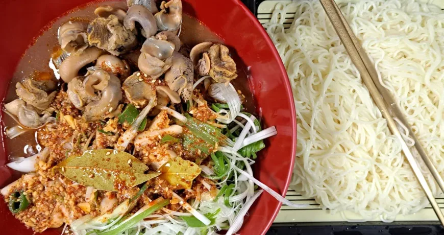 Golbaengisomyeon || Spicy Sea Snail Salad with Noodles, 辣拌海螺龙须面 , 辣拌海螺細麵, つぶ貝と素麺の和え物, 골뱅이소면 Golbaengisomyeon || Spicy Sea Snail Salad with Noodles, 辣拌海螺龙须面 , 辣拌海螺細麵, つぶ貝と素麺の和え物, 골뱅이소면