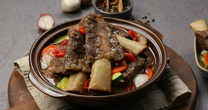 Maeungalbijjim || Spicy Braised Short Ribs, 香辣炖排骨, 香辣燉排骨, 辛味カルビの蒸し物