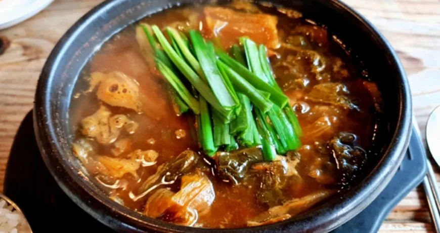 Ugeojisagolgukbap || Korean Cabbage and Rice Soup, 우거지사골국밥