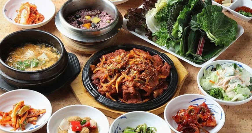 Jeyukssambap || Spicy Stir fried Pork, Leaf Wraps and Rice, 제육쌈밥