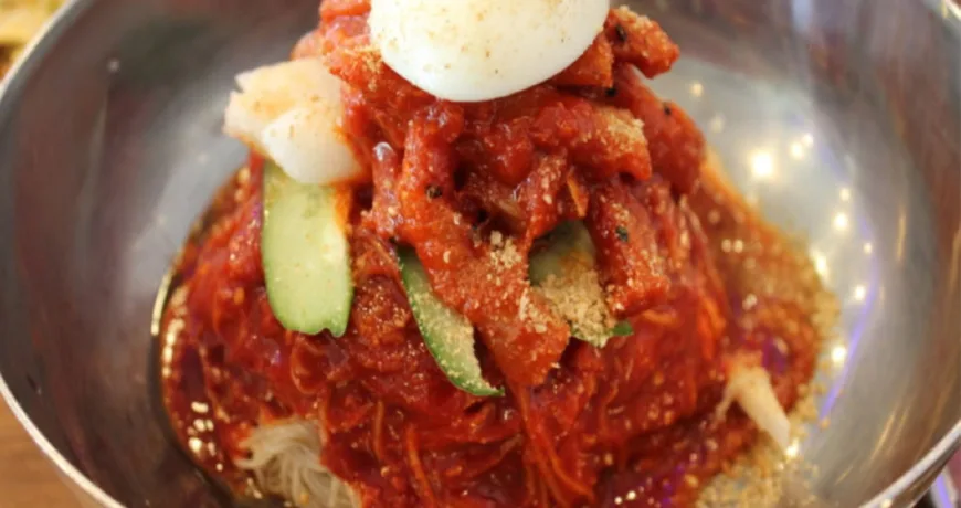 Kodarinaengmyeon || Cold Buckwheat Noodles with Half dried Pollak, 半干明太鱼冷面, 半乾明太魚冷面, 半干しスケトウダラ入り冷麺, 코다리냉면 Cold Buckwheat Noodles with Half dried Pollak, 코다리냉면
