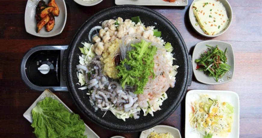Nakjigopchangsaeujeongol || Octopus, Shrimp, and Beef Tripe Hot Pot