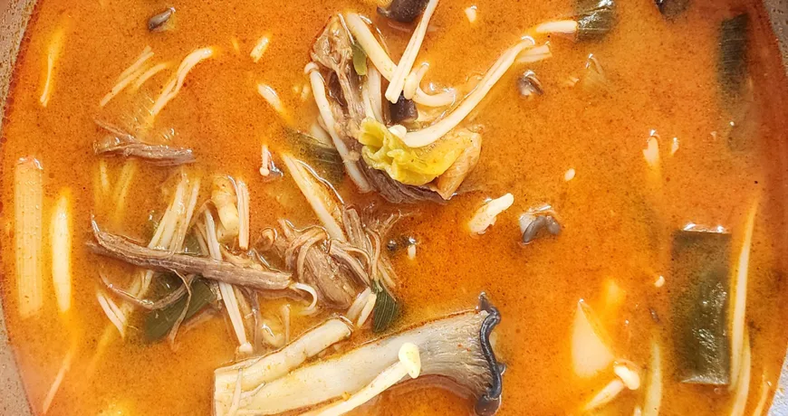 Beoseotyukgaejang || Spicy Mushroom and Beef Soup, 香辣蘑菇牛肉汤, 香辣蘑菇牛肉湯, きのこのユッケジャン, 버섯육개장 Beoseotyukgaejang || Spicy Mushroom and Beef Soup, 香辣蘑菇牛肉汤, 香辣蘑菇牛肉湯