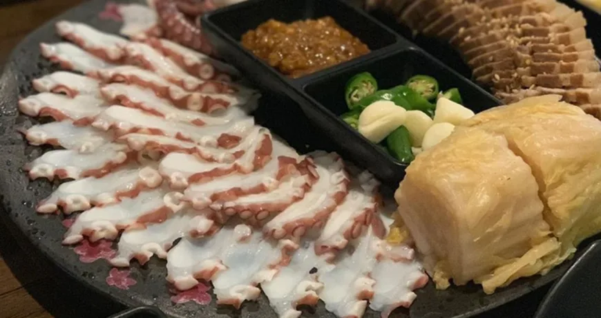Muneosamhap || Octopus, Skate, and Pork Combo, 章鱼三合, 章魚三合, タコのサムハプ, 문어삼합 :: k food.market