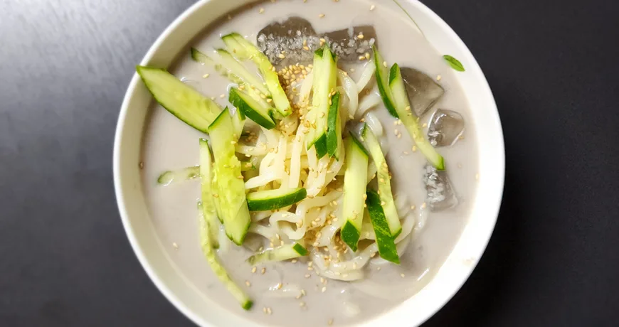 Geomjeongkongguksu || Noodles in Cold Black Soybean Soup, 黑豆汁面, 黑豆汁面, 黒豆豆乳素麺, 검정콩국수 Geomjeongkongguksu || Noodles in Cold Black Soybean Soup, 黑豆汁面, 黑豆汁面, 黒豆豆乳素麺, 검정콩국수