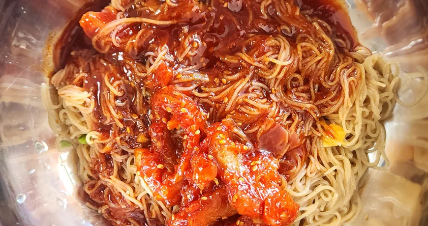 Hoenaengmyeon || Cold Buckwheat Noodles with Raw Fish, Spicy Seafood Cold Noodles, 辣拌斑鳐冷面, 辣拌斑鰩冷麵, 刺身入り冷麺, 회냉면