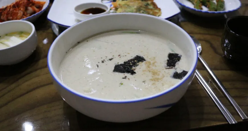 Deulkkaekalguksu || Noodle Soup with Perilla Seeds, 紫苏籽刀切面, 紫蘇籽刀切面, エゴマカルグクス, 들깨칼국수 Deulkkaekalguksu || Noodle Soup with Perilla Seeds, 紫苏籽刀切面, 紫蘇籽刀切面, エゴマカルグクス, 들깨칼국수 :: k food.market