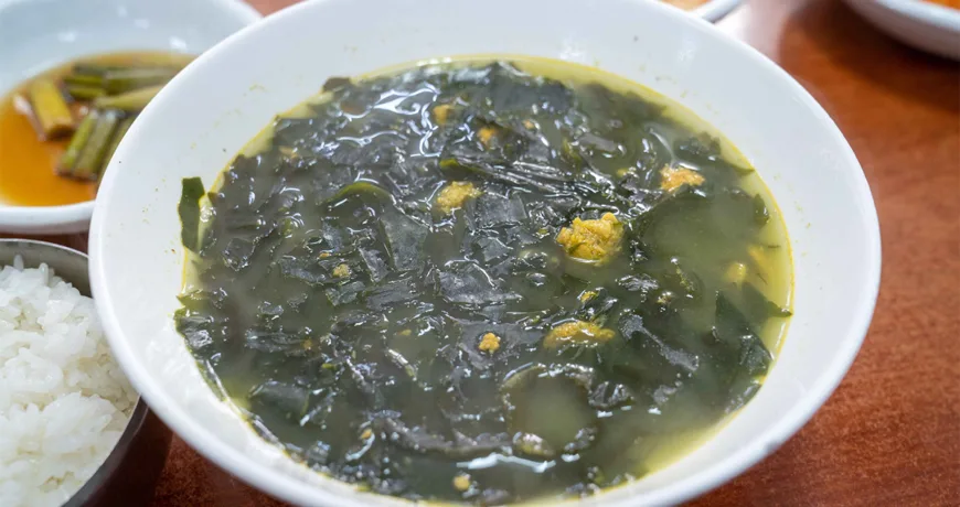 Seonggemiyeokguk || Sea Urchin Roe And Seaweed Soup, 성게미역국