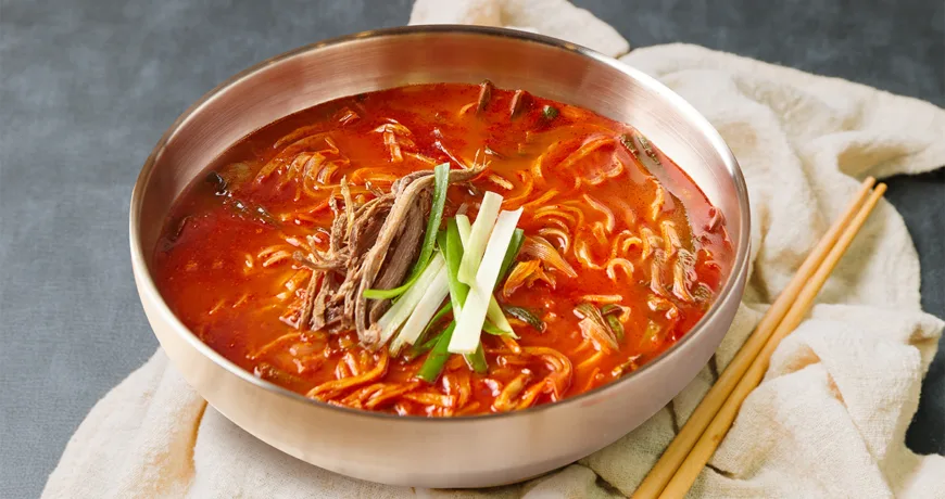 Yukgaejangkalguksu || Spicy Noodle Soup With Beef, 육개장칼국수