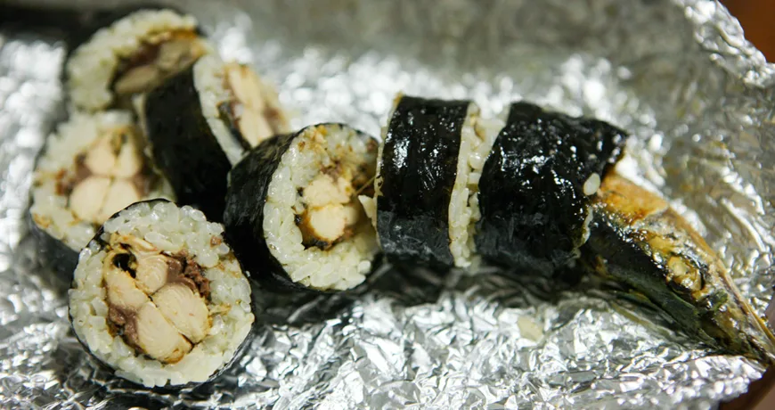 Gongchi Kimbap || 꽁치김밥 Gongchi Kimbap || 꽁치김밥 :: k food.market