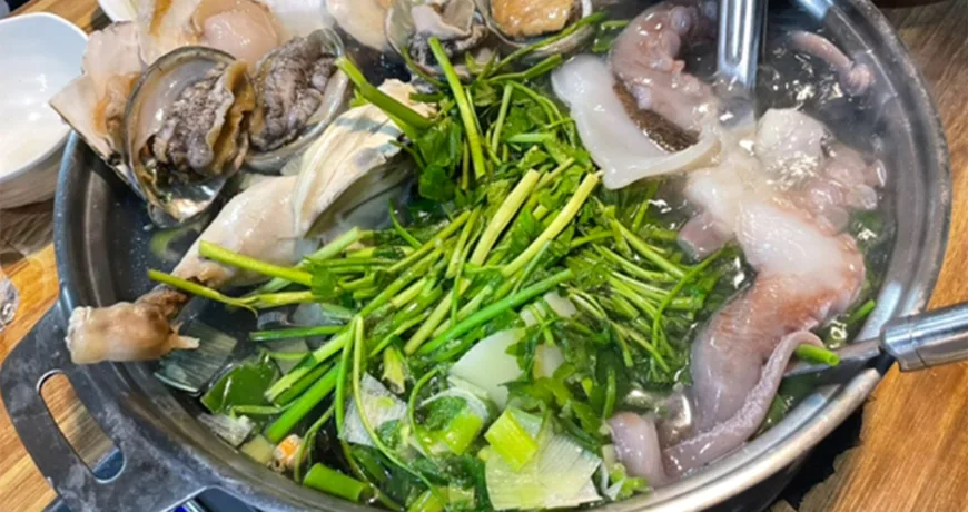 Haecheontang || A Luxurious Seafood and Chicken Hot Pot, 해천탕