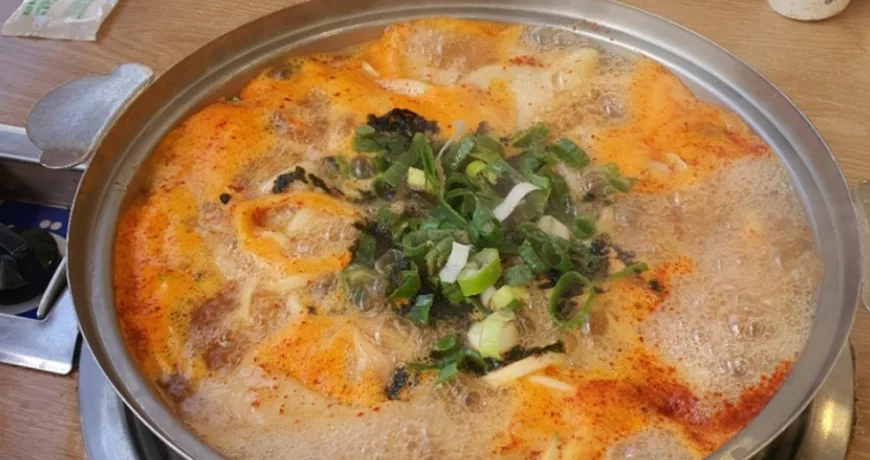 Kaljebi || Noodle and Hand Pulled Dough Soup / 칼제비