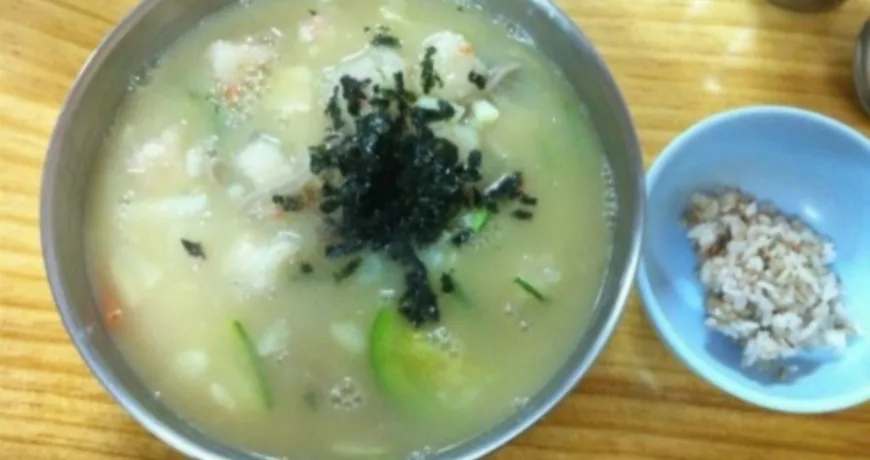 Ongsimi Kalguksu || Potato Dumpling and Knife-Cut Noodle Soup, 옹심이칼국수 :: k-food.market